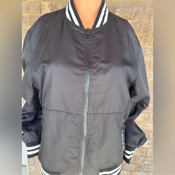 GUESS Los Angeles Jackets & Blazers - GUESS Black Satin Varsity Bomber Jacket Striped Trim Women’s Small